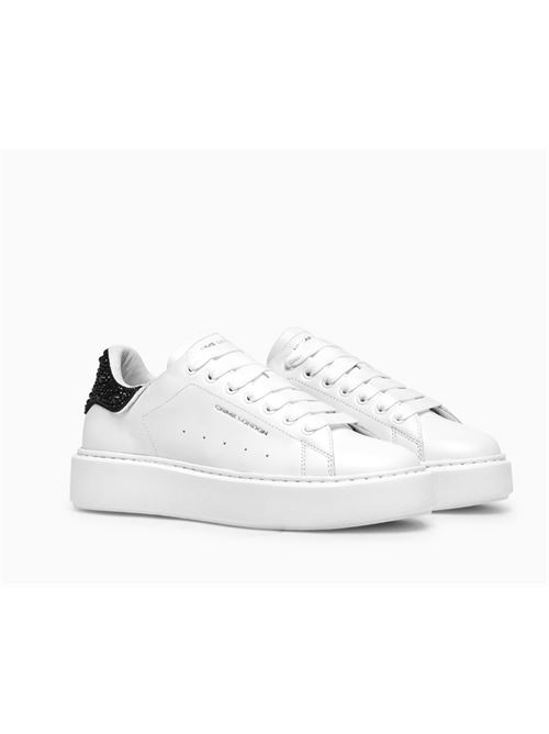 sneakers crime london | 2870610